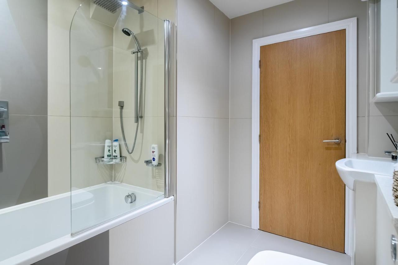 Chic 3 Bed Apartment Near London Bridge With Balcony מראה חיצוני תמונה